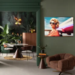 Gerahmtes Bild LED Jetset Pose Lady 120x80cm